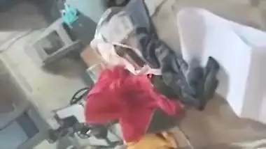 Chubby Desi XXX aunty have sex with worker inside factory MMS