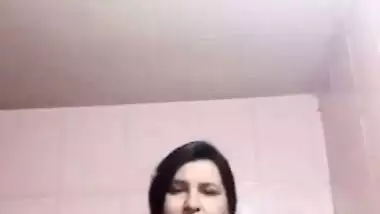 Paki aunty stripping bra and panty nude viral show