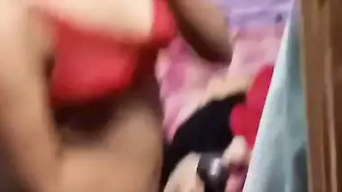 Super Indian maal playing with her nipple viral MMS