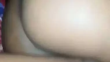 A horny guy drills his drunk GF’s tight pussy in desi xxx