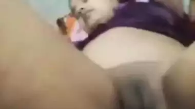 Satisfying desi MILF by Rubbing pussy with honey porn
